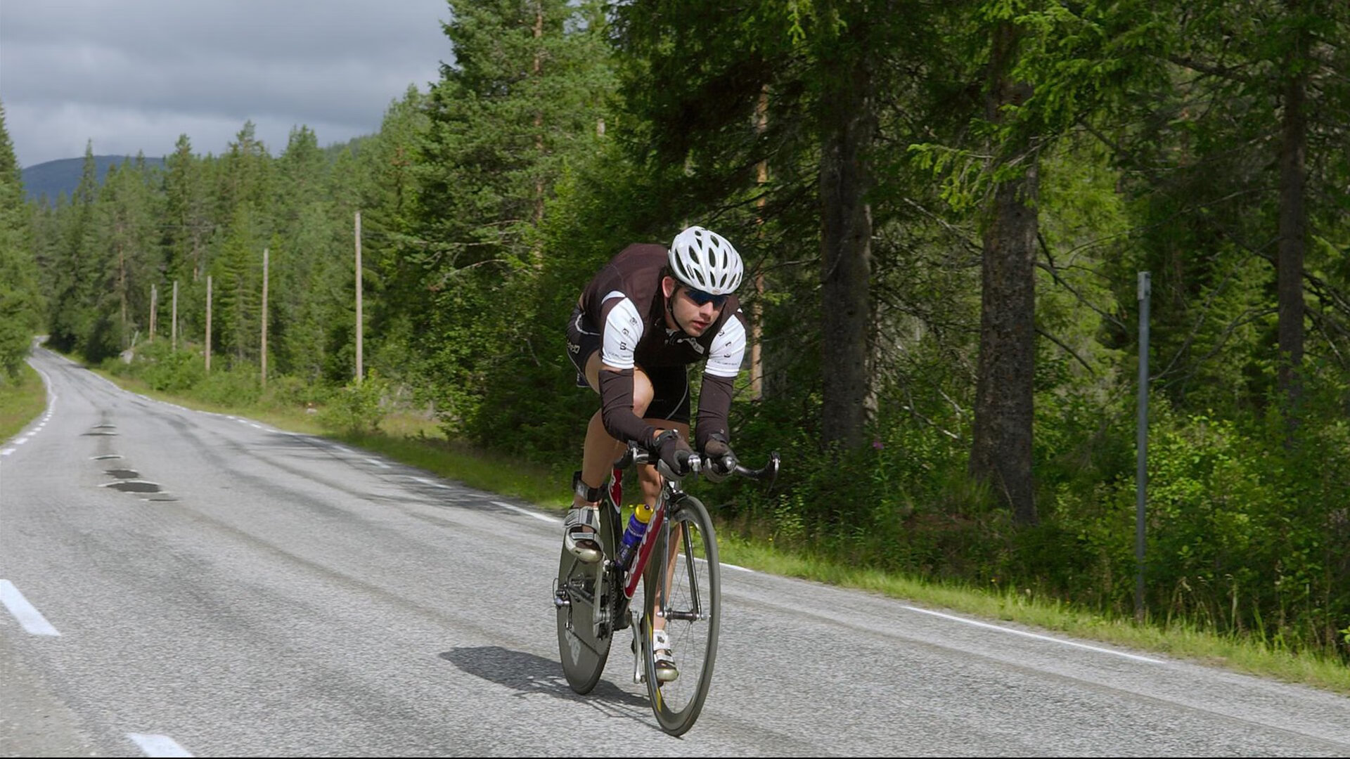 开云网页版-佩雷兹的统治与汉密尔顿的绝杀，一场战术与意志的终极博弈