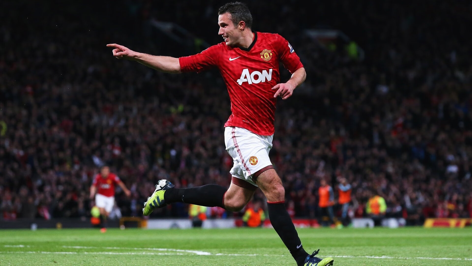 开云体育登录-银色闪电与红色风暴,拉塞尔破纪录之夜,法拉利展现团队统治力